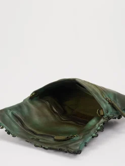 – Clutch aus Kalbleder mit Blumenapplikation-Alchimia