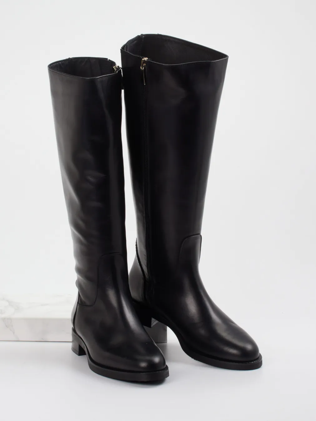 – Kniehohe Stiefel aus Kalbleder-Andrea Puccini Outlet