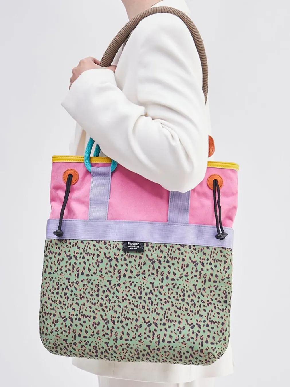 – Shopper Bag aus Nylon mit Animalprint-Flower Mountain