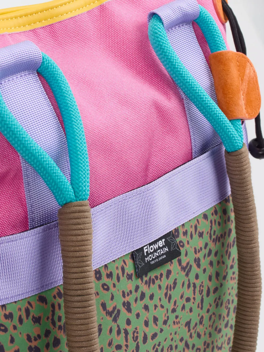 – Shopper Bag aus Nylon mit Animalprint-Flower Mountain