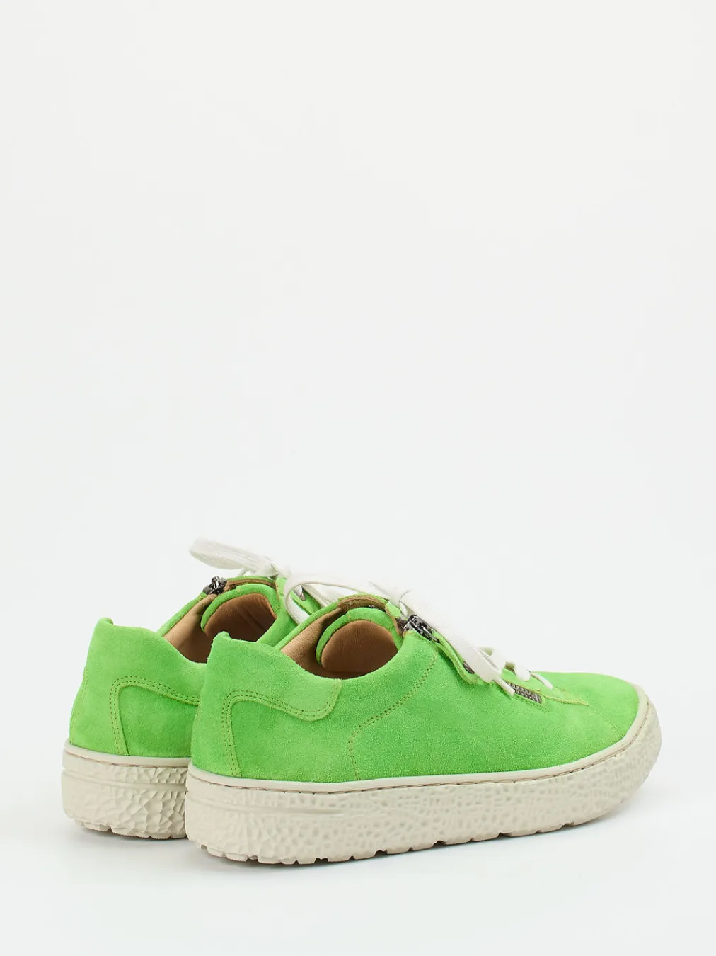 – Sneaker aus Veloursleder in Apfel-Hartjes Hot