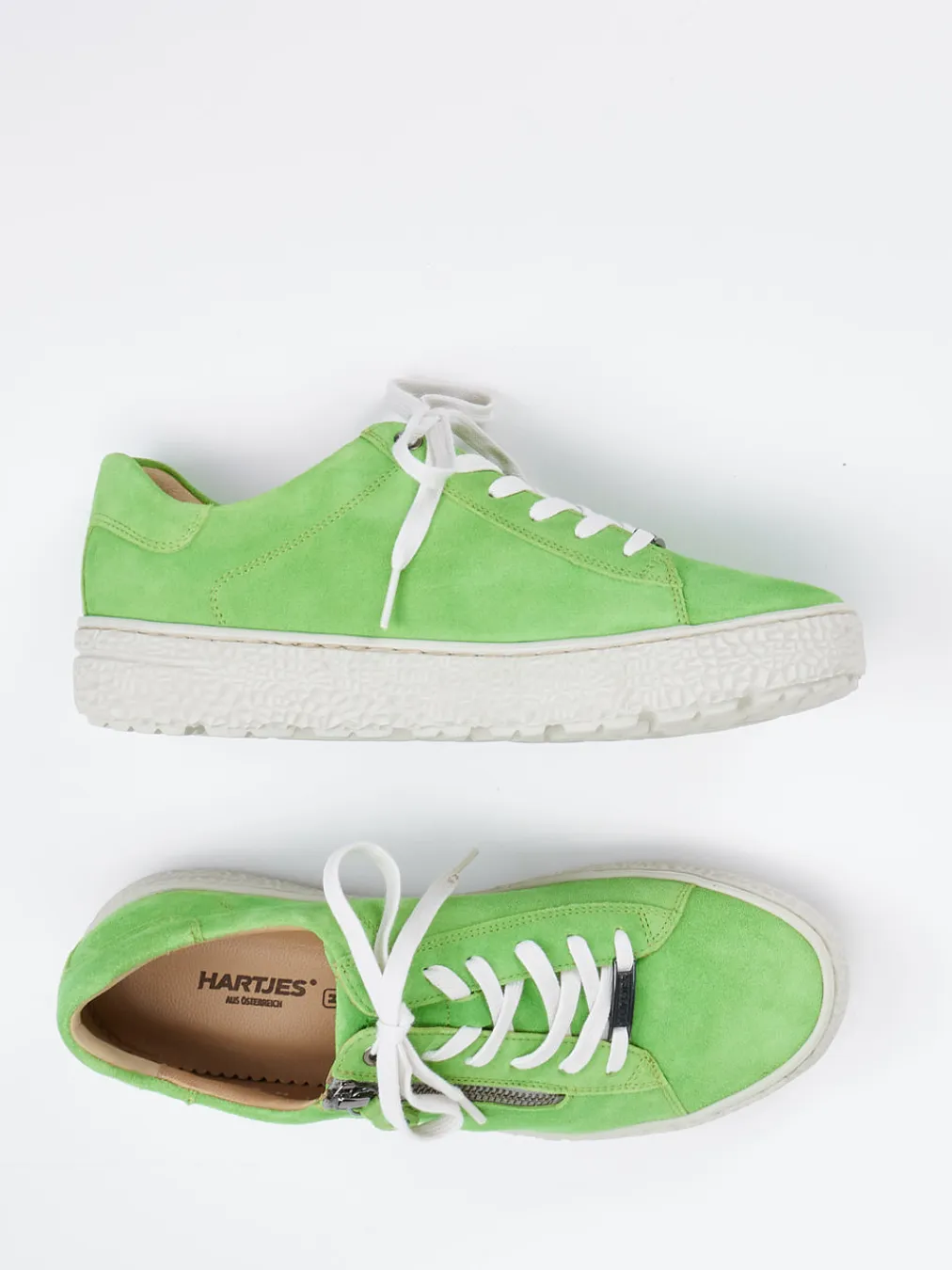 – Sneaker aus Veloursleder in Apfel-Hartjes Hot