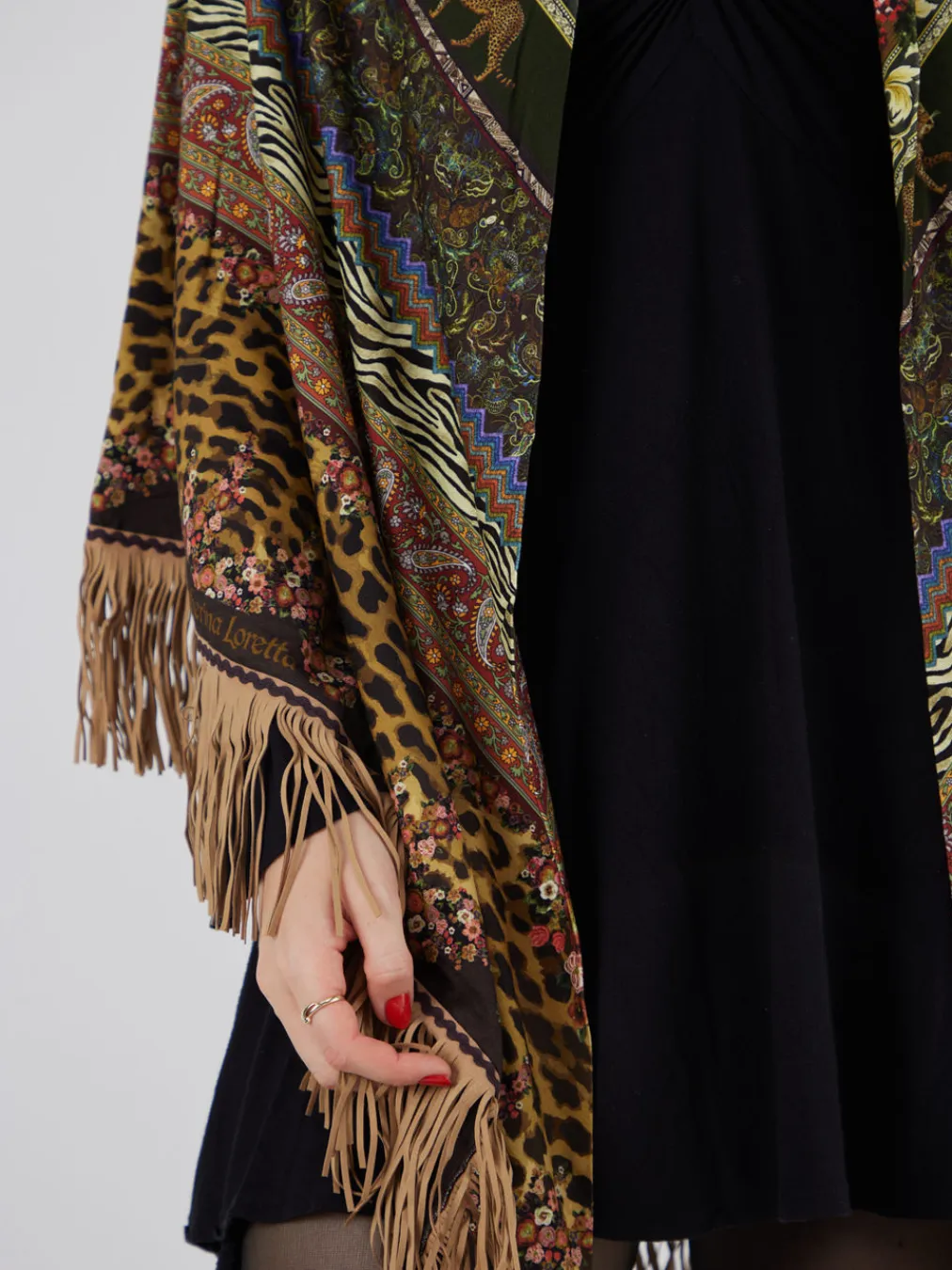 – Poncho-Schal aus Textil mit Fransen-Katherina Loretta Hot