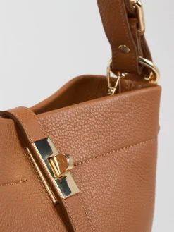 – Bucket Bag aus Leder Cognac-Konstantin Starke Hot