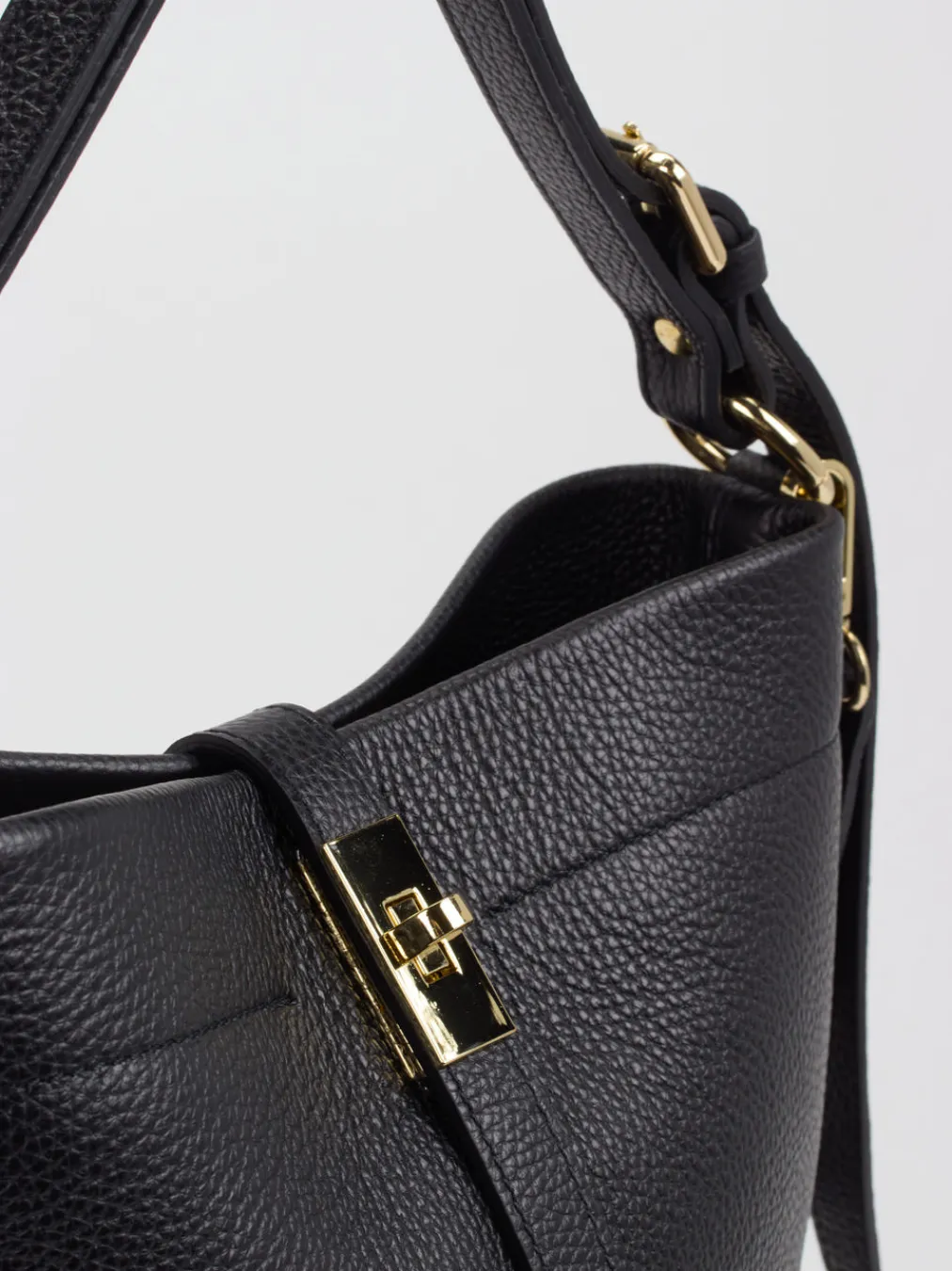 – Bucket Bag aus Kalbleder-Konstantin Starke Best