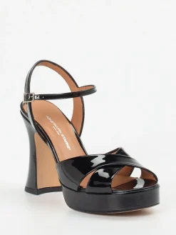 – Plateau-Sandalette aus Lackleder-Konstantin Starke