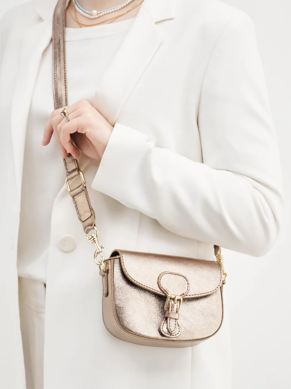 – Schultertasche aus Metallicleder bronzegold-Marlon Firenze New