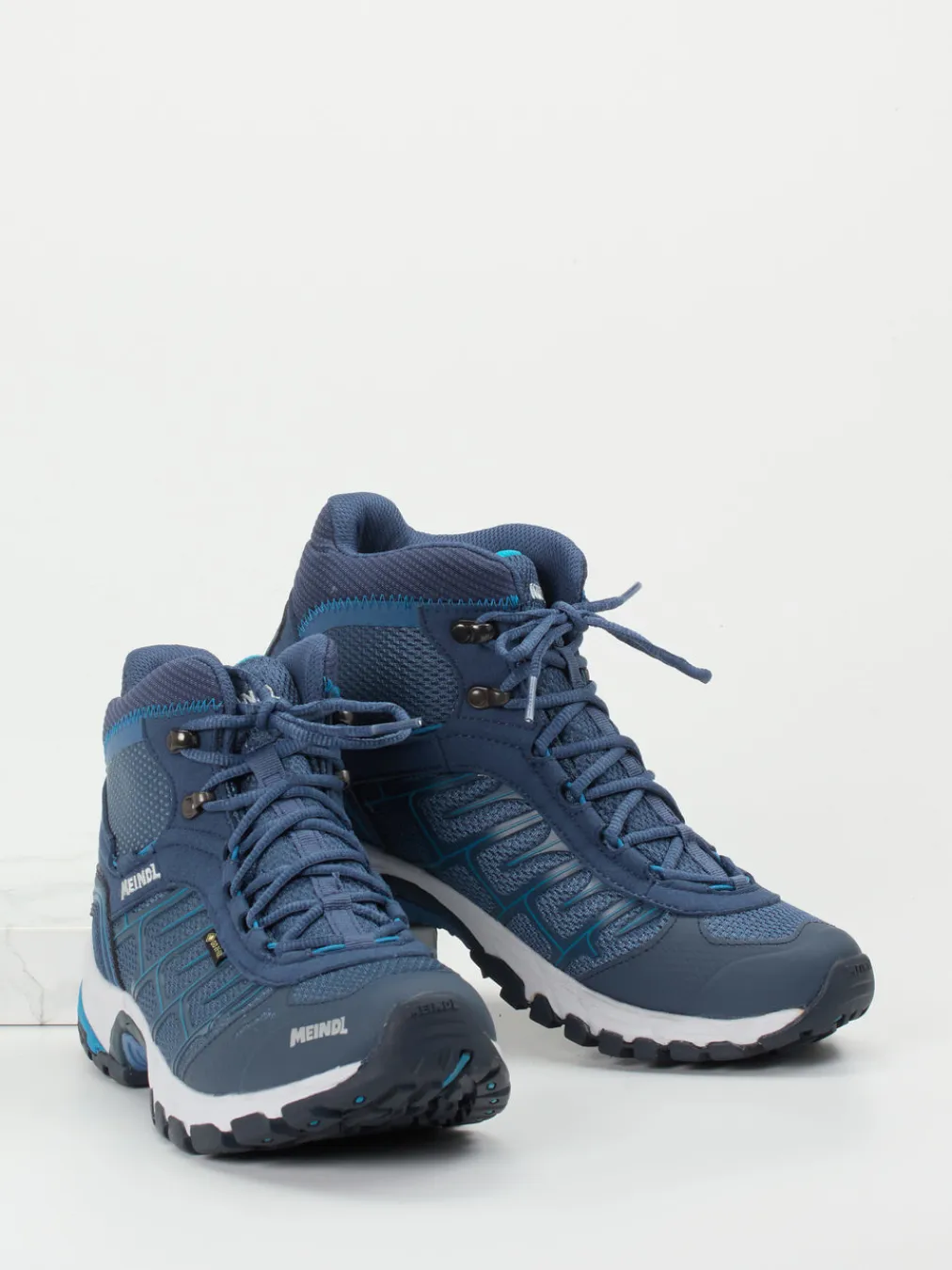 – Wanderschuh aus Mesh und Veloursleder-Meindl Best