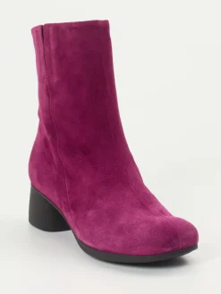 – Ankle Boots aus Veloursleder in Beerenrot-Think Best