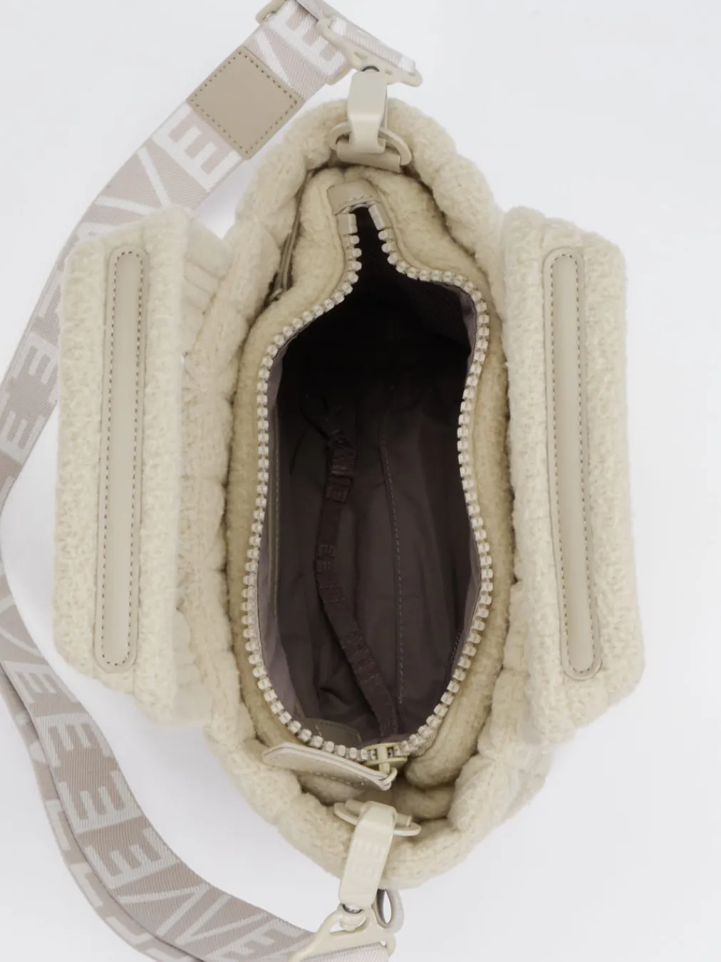 – Handtasche aus Teddy-Stoff-VeeCollective Berlin Outlet