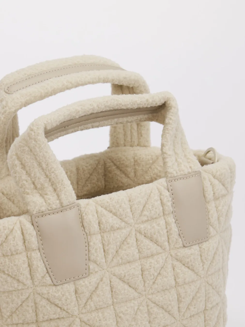 – Handtasche aus Teddy-Stoff-VeeCollective Berlin Outlet