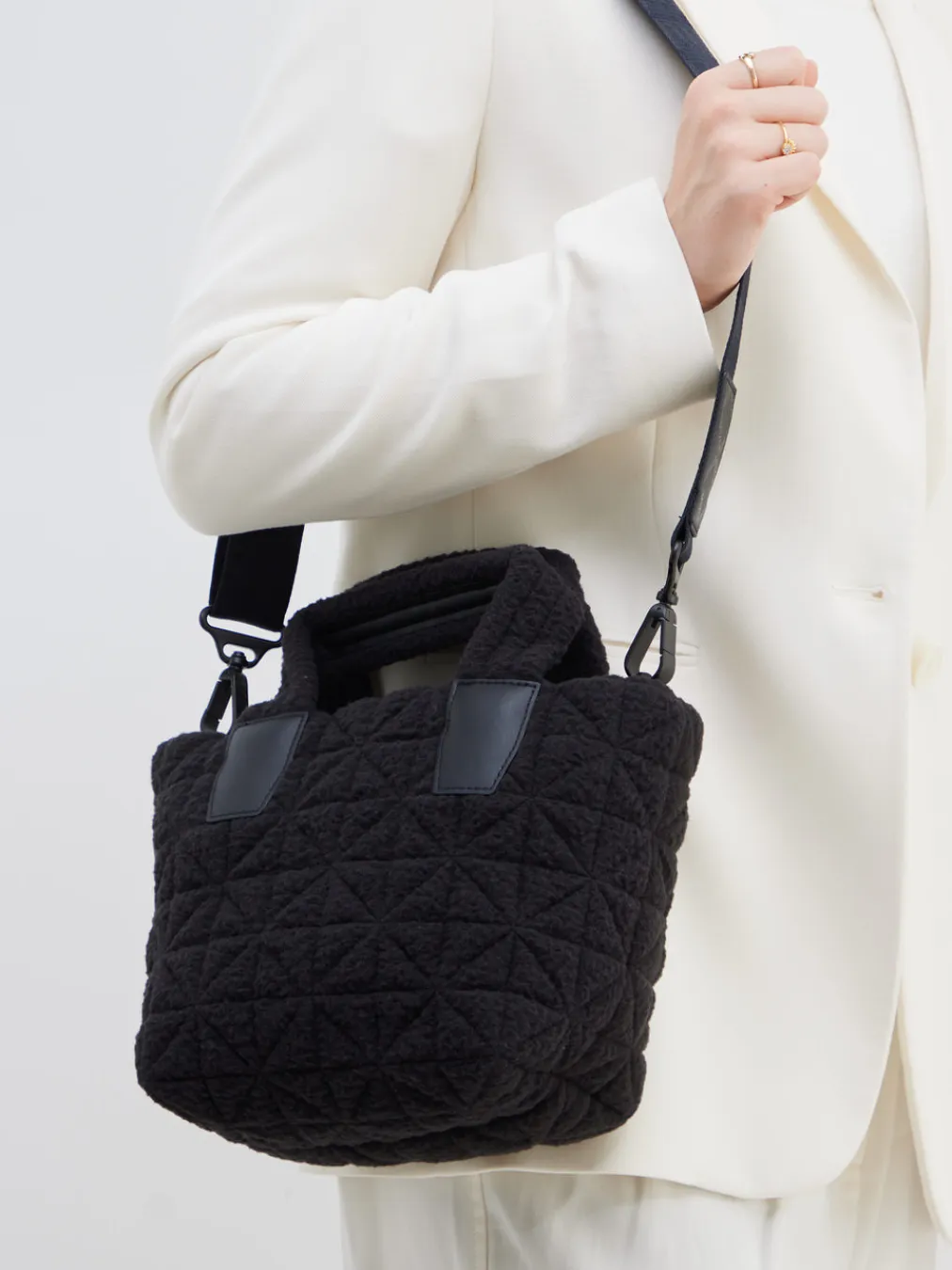 – Handtasche aus Teddy-Stoff-VeeCollective Berlin Sale