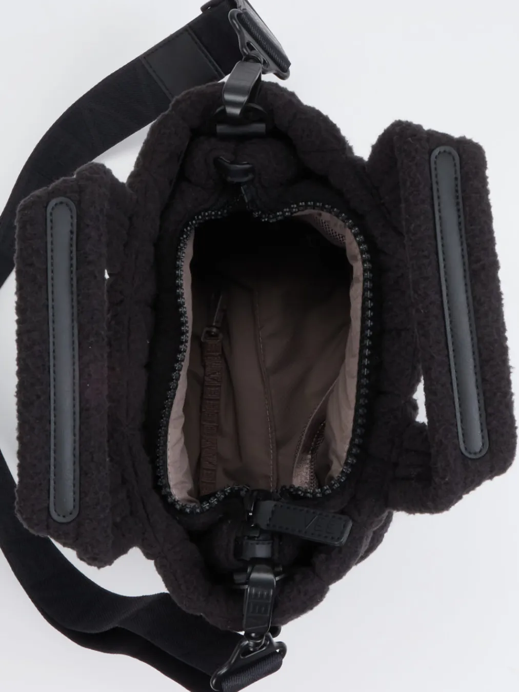 – Handtasche aus Teddy-Stoff-VeeCollective Berlin Sale