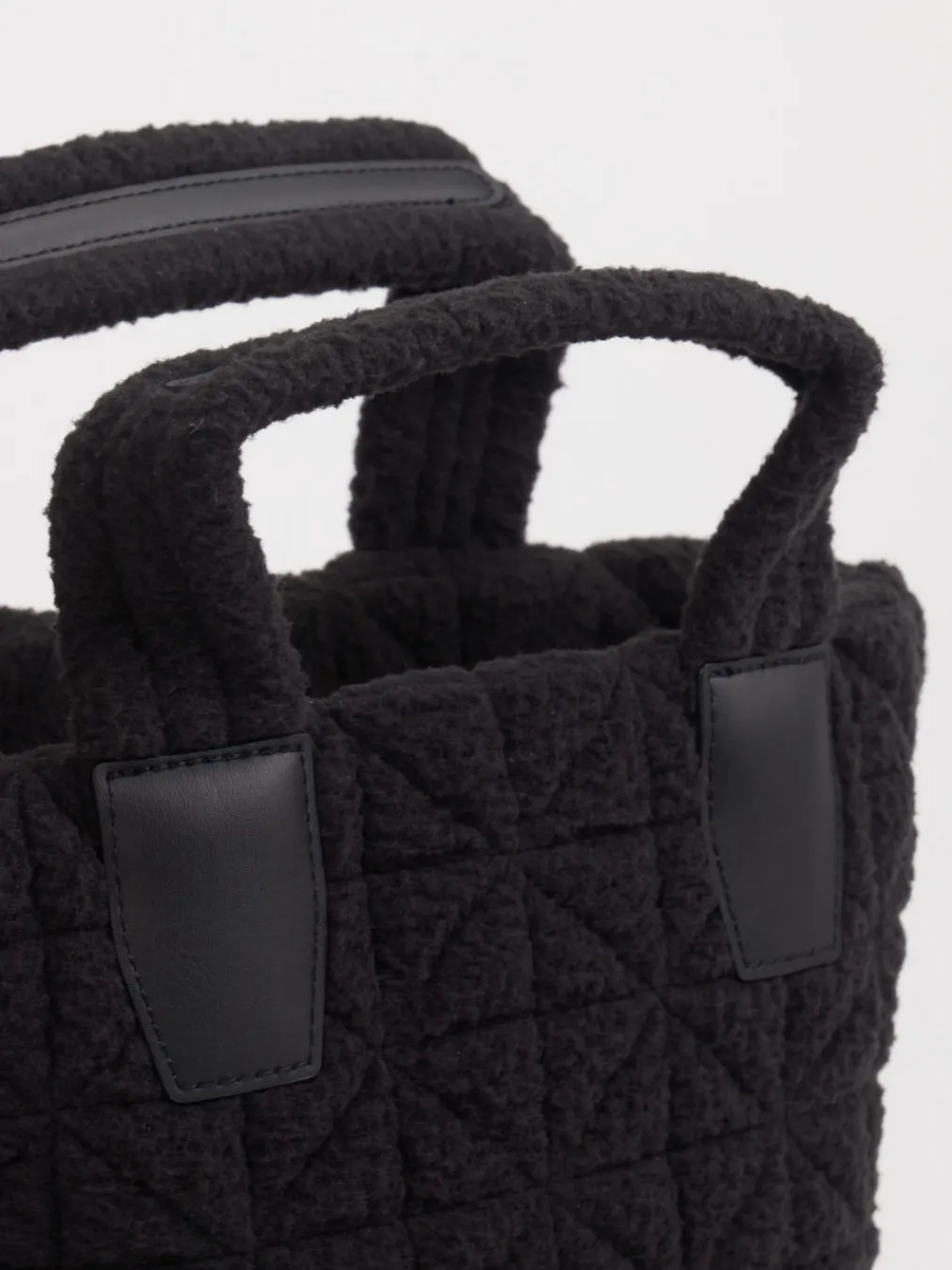 – Handtasche aus Teddy-Stoff-VeeCollective Berlin Sale