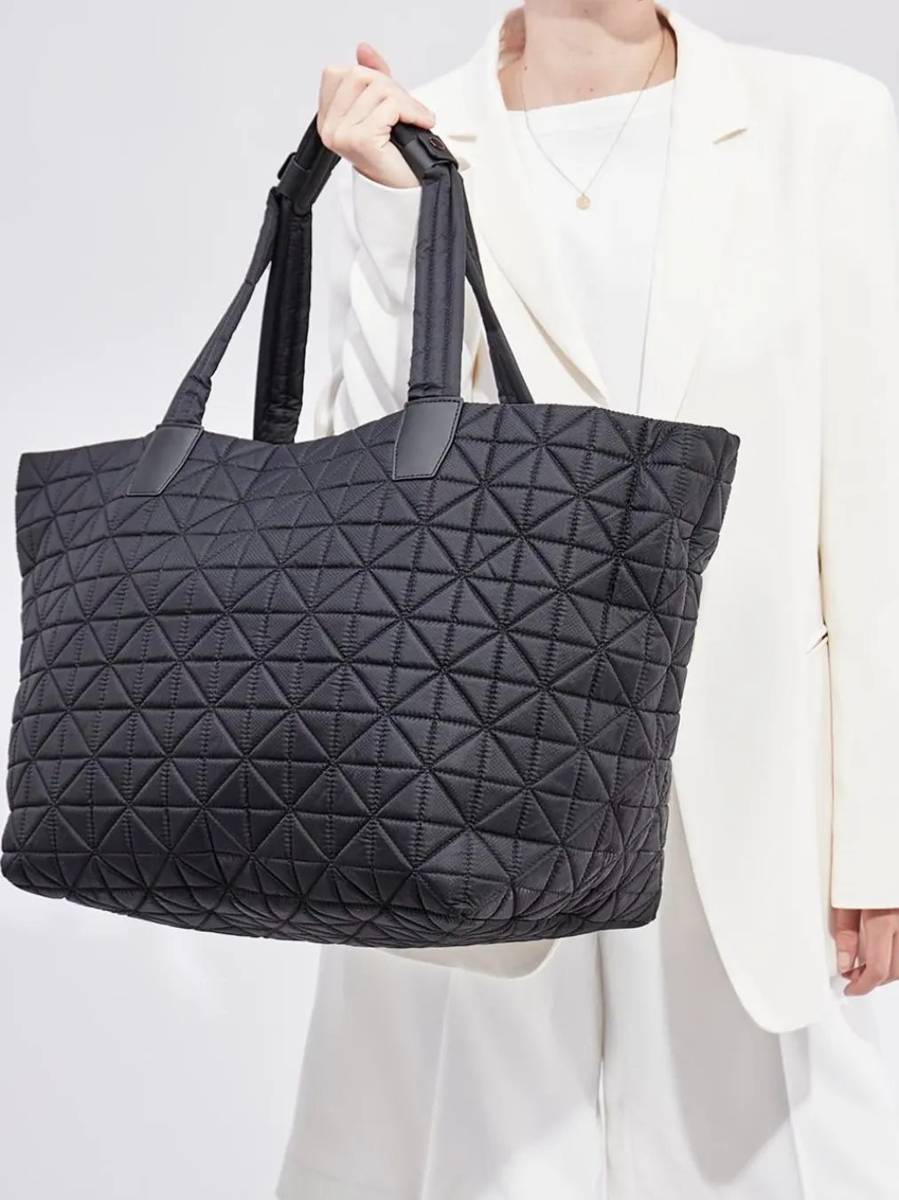 – Shopper aus Nylon mit Steppung-VeeCollective Berlin