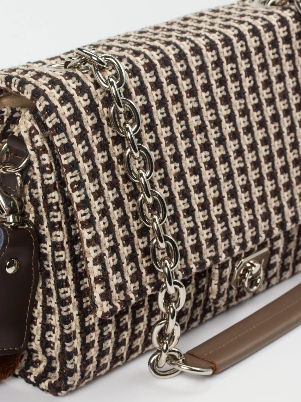 – Schultertasche aus Bouclé-Textil Dunkelbraun-Viamailbag Discount